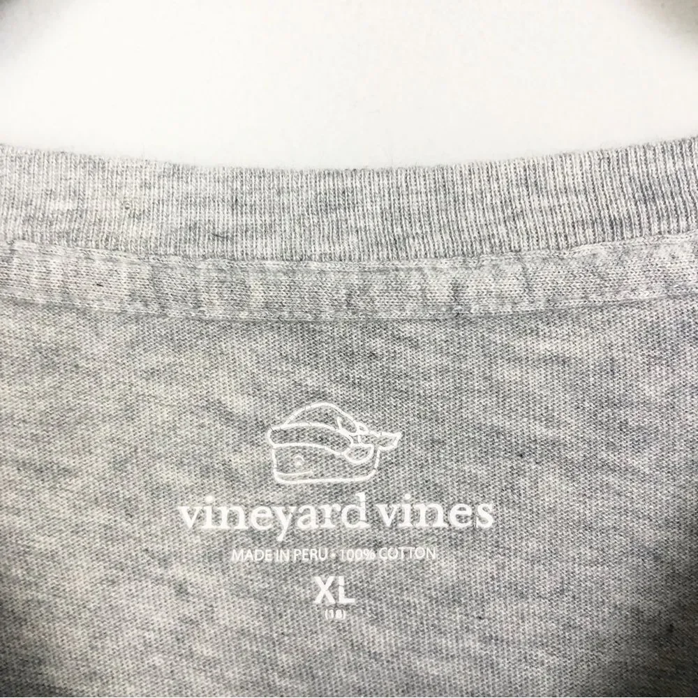 VINEYARD VINES | Happy Holidays 2017 Gray Long Sleeve Santa Tee Youth Size XL 18